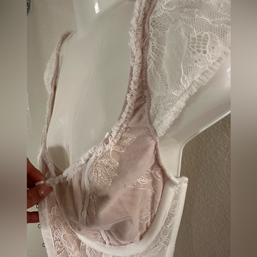 Lace Bustier Top, ASTR the Label. Size M